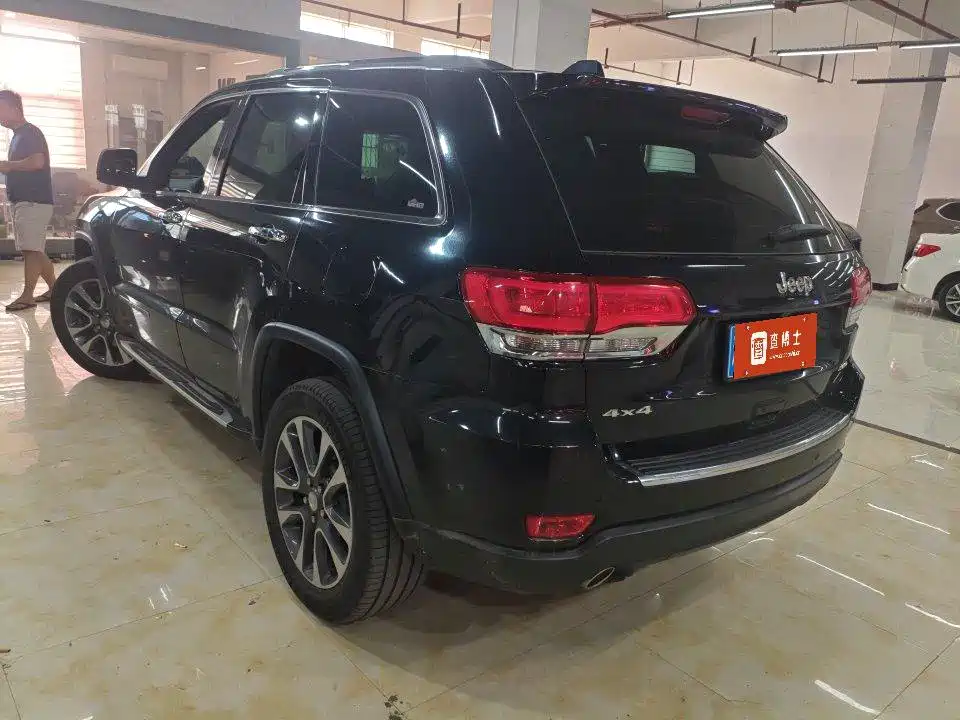 Jeep Grand Cherokee (Import) — миниатюра 6