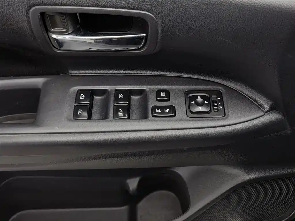 Mitsubishi Outlander 2021 2.0L 5 мест