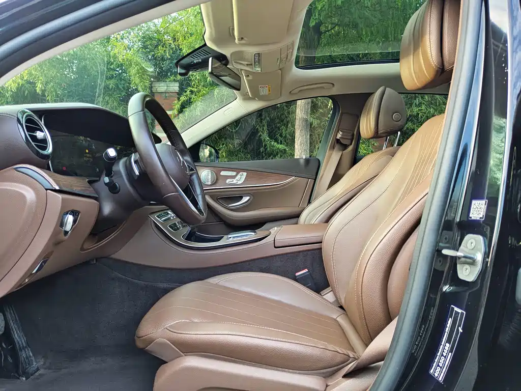 Mercedes-Benz E-Class — миниатюра 23