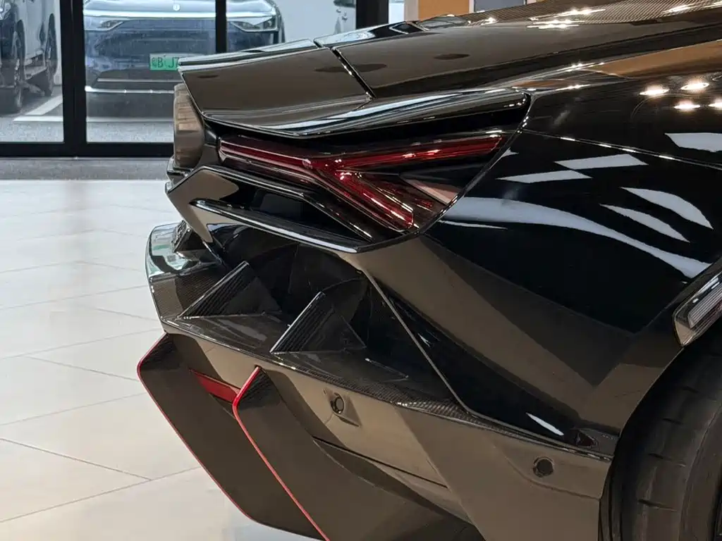 Lamborghini Revuelto — миниатюра 16