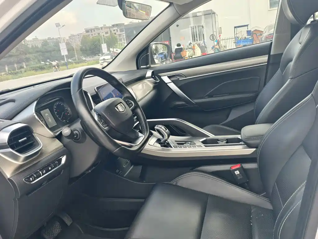 Geely Binyue — миниатюра 15