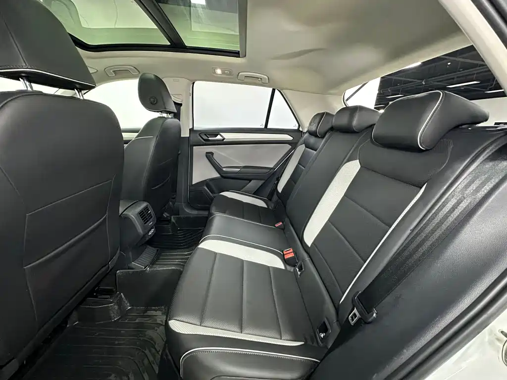 Volkswagen T-Roc — миниатюра 10