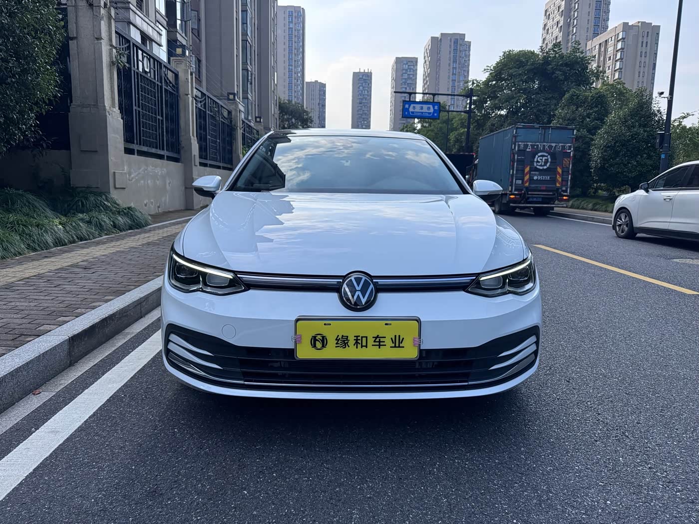 Volkswagen Golf 1.4 л 2025 г. Белый, пробег 8000 км