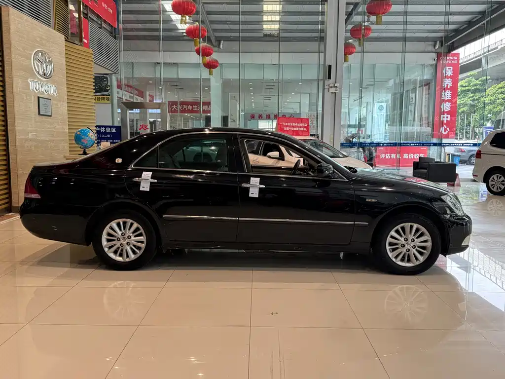 Toyota Crown — миниатюра 5