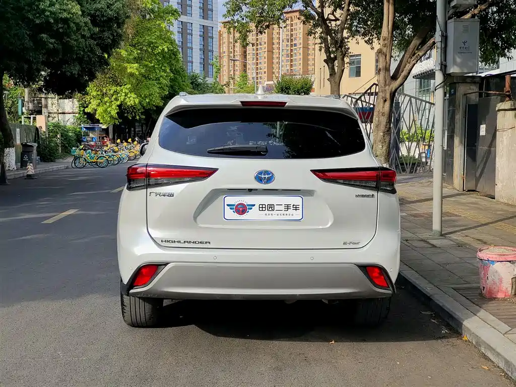 Toyota Highlander 2022 2.5L Luxury 7 мест