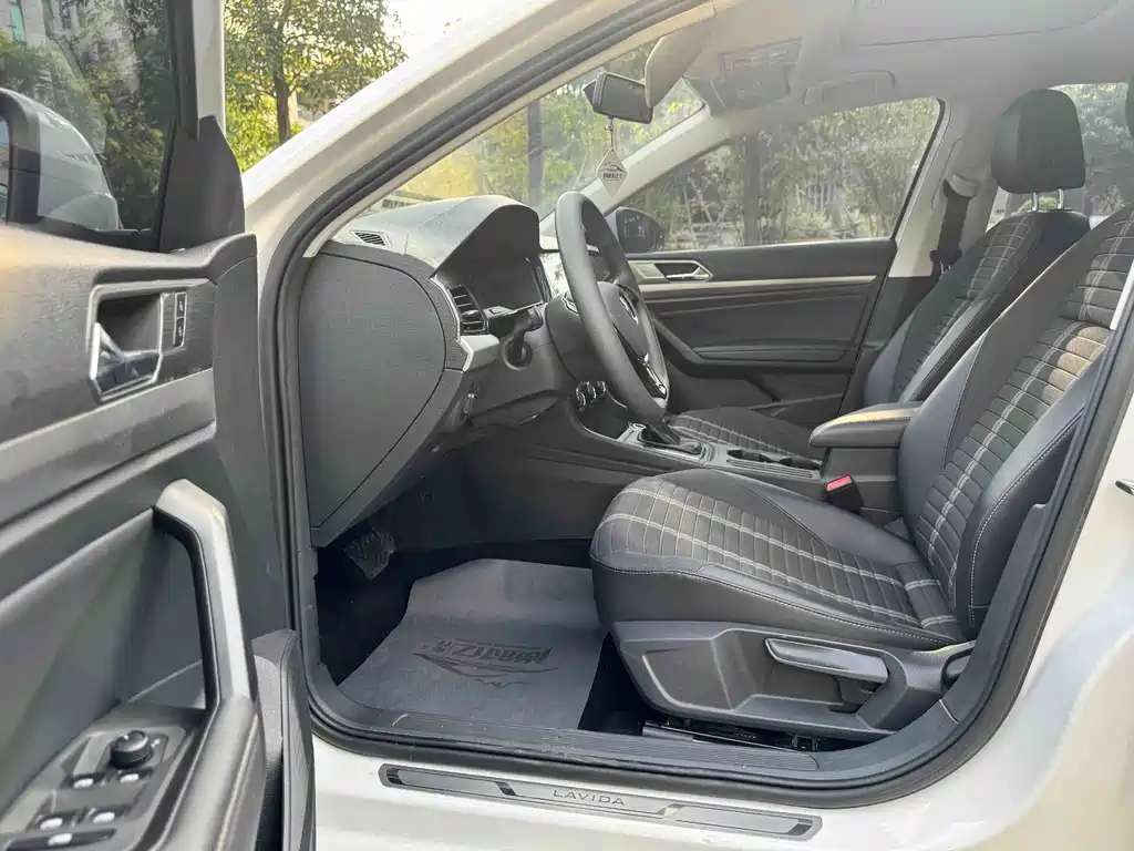 Volkswagen Lavida — миниатюра 8