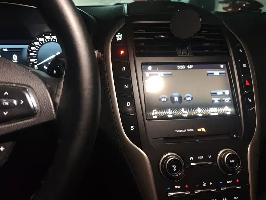 Lincoln MKC — миниатюра 16