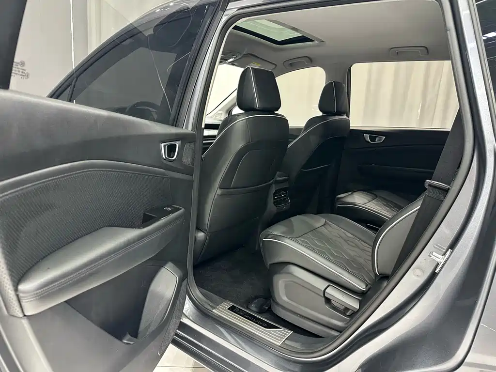 Wuling Jiachen — миниатюра 16