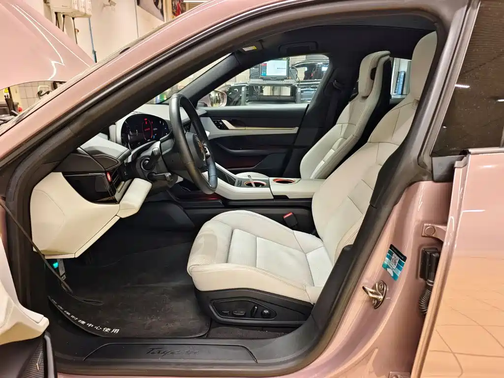 Porsche Taycan — миниатюра 4