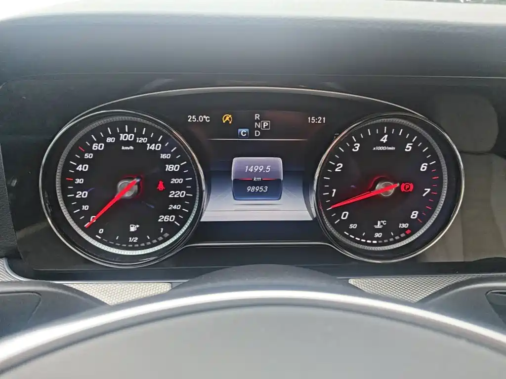 Mercedes-Benz E-Class — миниатюра 12