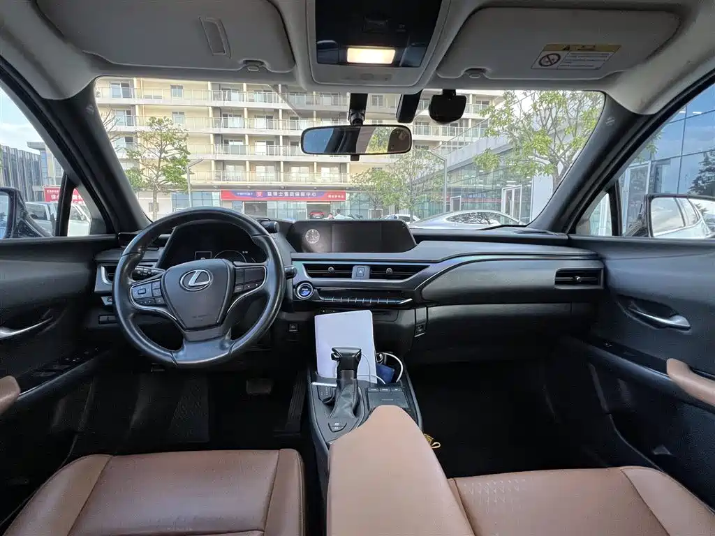 Lexus UX — миниатюра 5