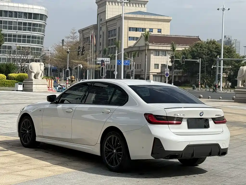 BMW 3 SERIES
