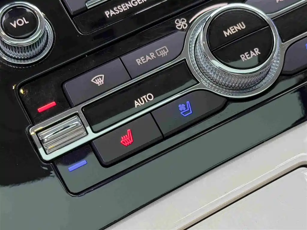 Lincoln Navigator — миниатюра 18
