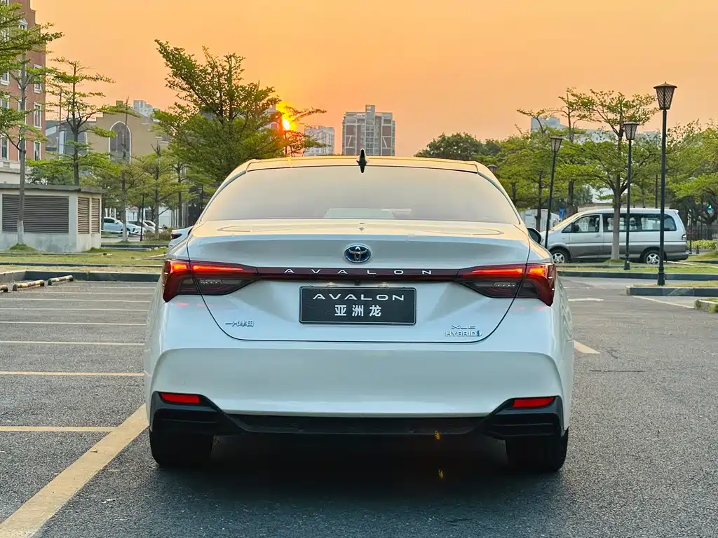 Toyota Avalon — миниатюра 8