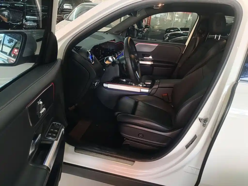 Mercedes-Benz GLB — миниатюра 16