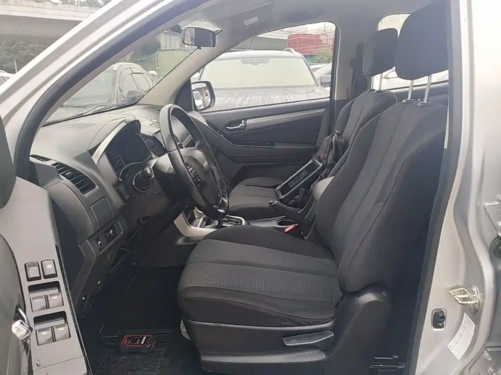 Isuzu D-MAX — миниатюра 15