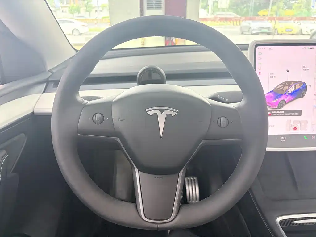Tesla Model Y — миниатюра 11