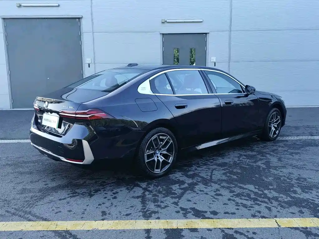 BMW i5 — миниатюра 6