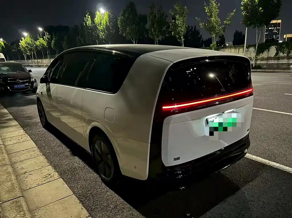 Li Auto Li MEGA — миниатюра 5