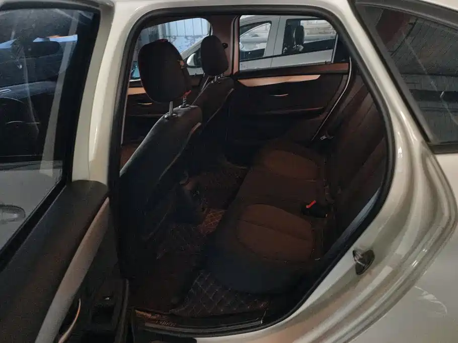 BMW 2 Series Active Tourer — миниатюра 11