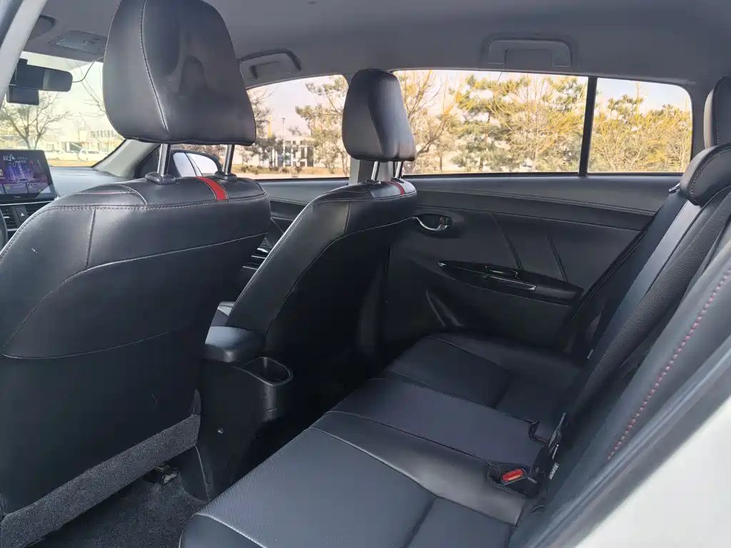 Toyota Yaris L - фото 6
