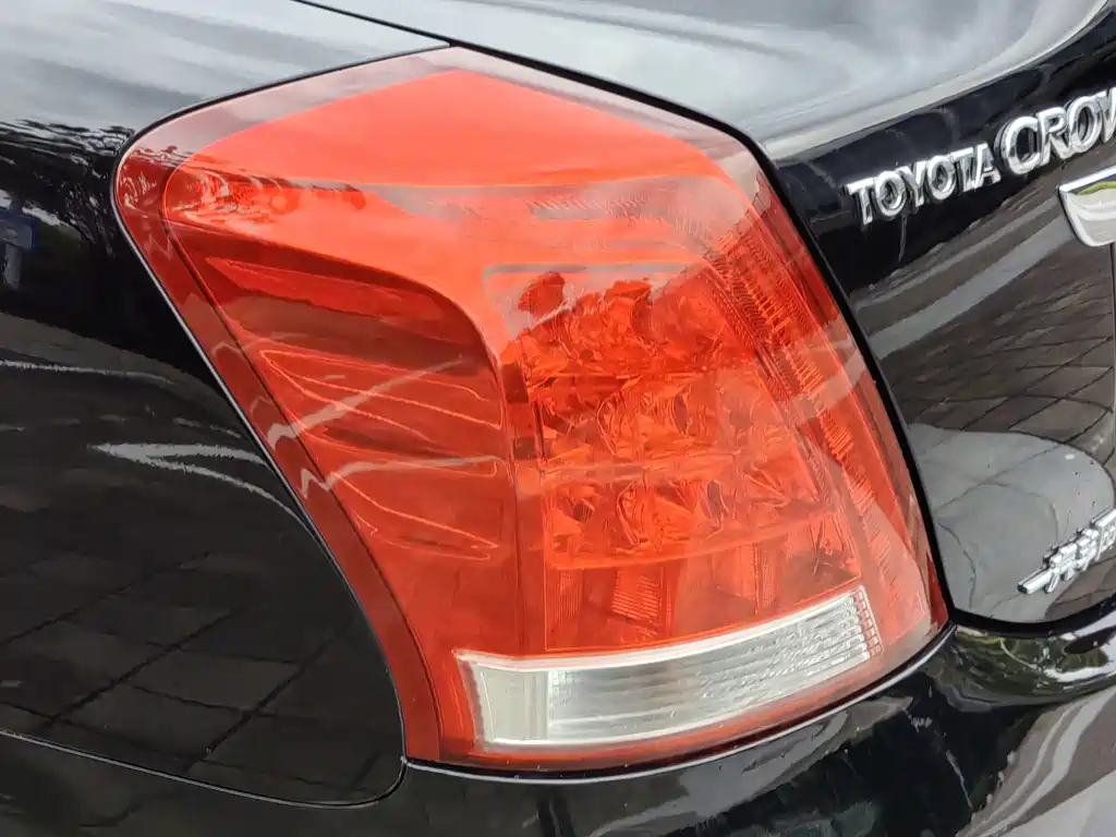 Toyota Crown — миниатюра 10