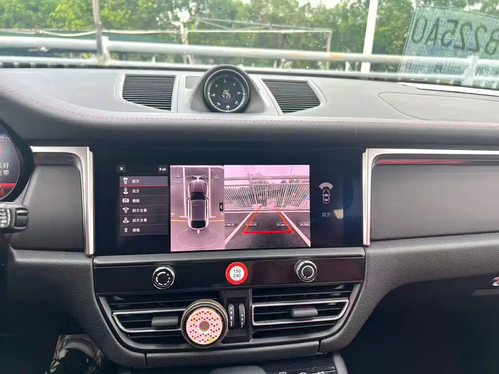 Porsche Macan — миниатюра 17