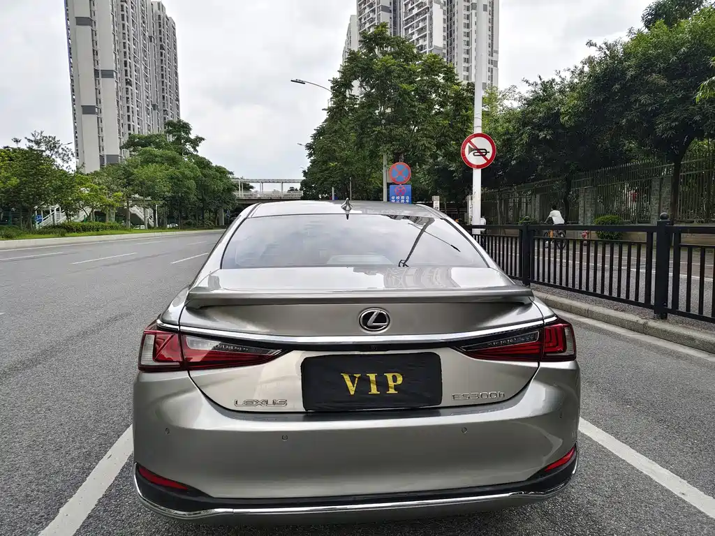 Lexus ES — миниатюра 6