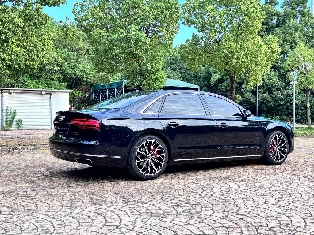 Audi A8 — миниатюра 10
