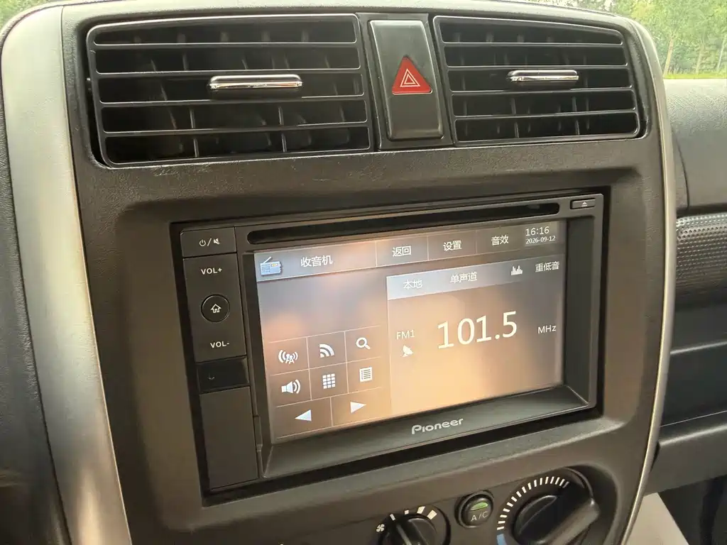 Suzuki Jimny — миниатюра 14