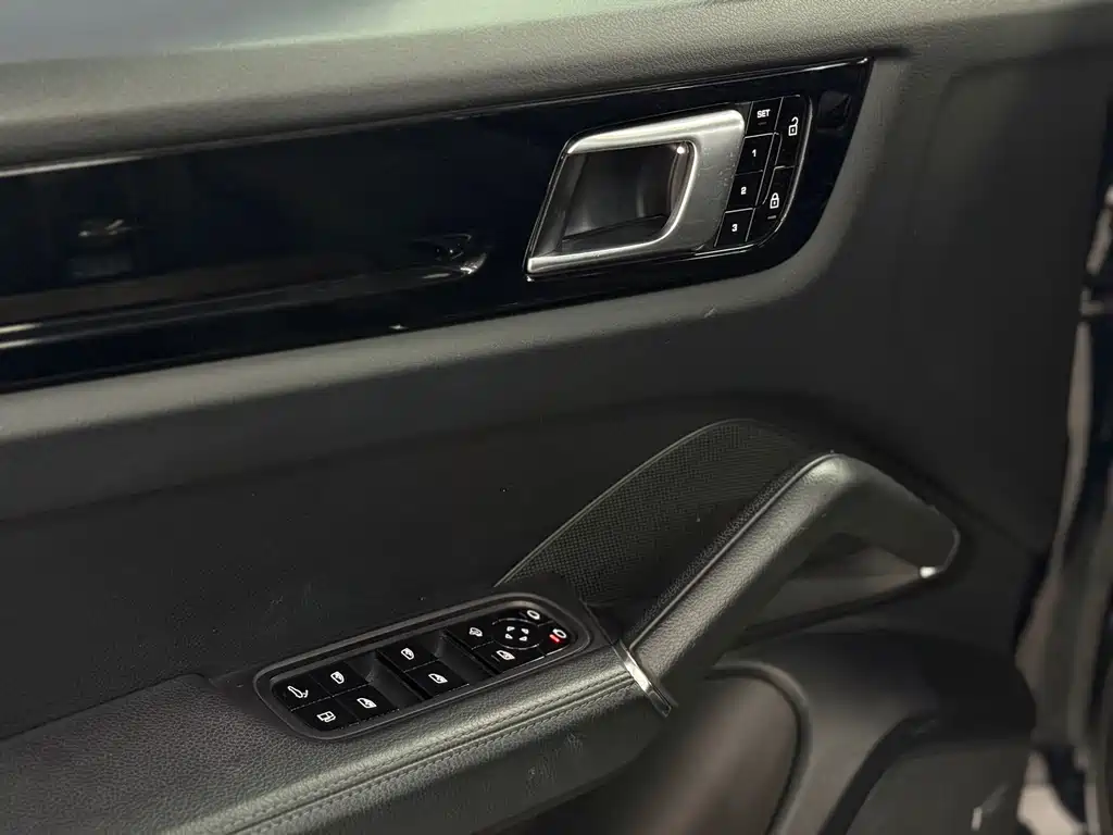 PORSCHE CAYENNE NEW ENERGY