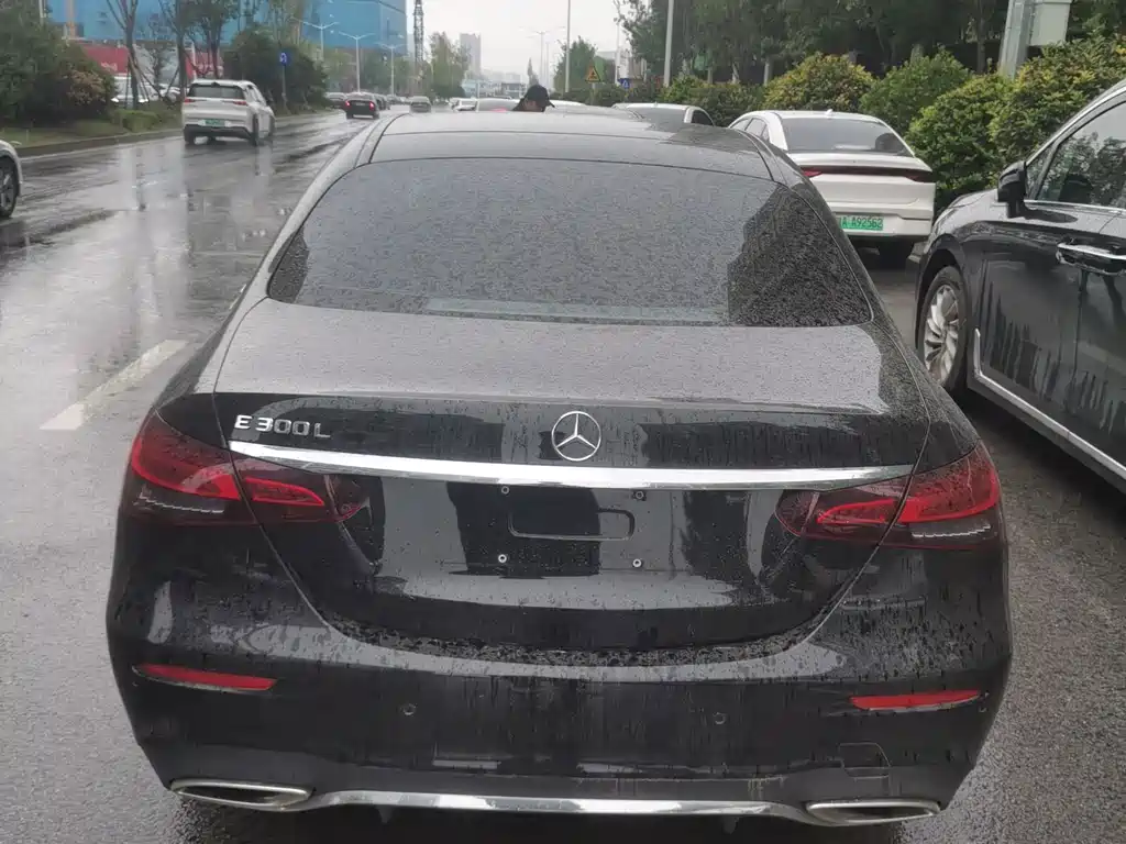 Mercedes-Benz E-Class — миниатюра 9