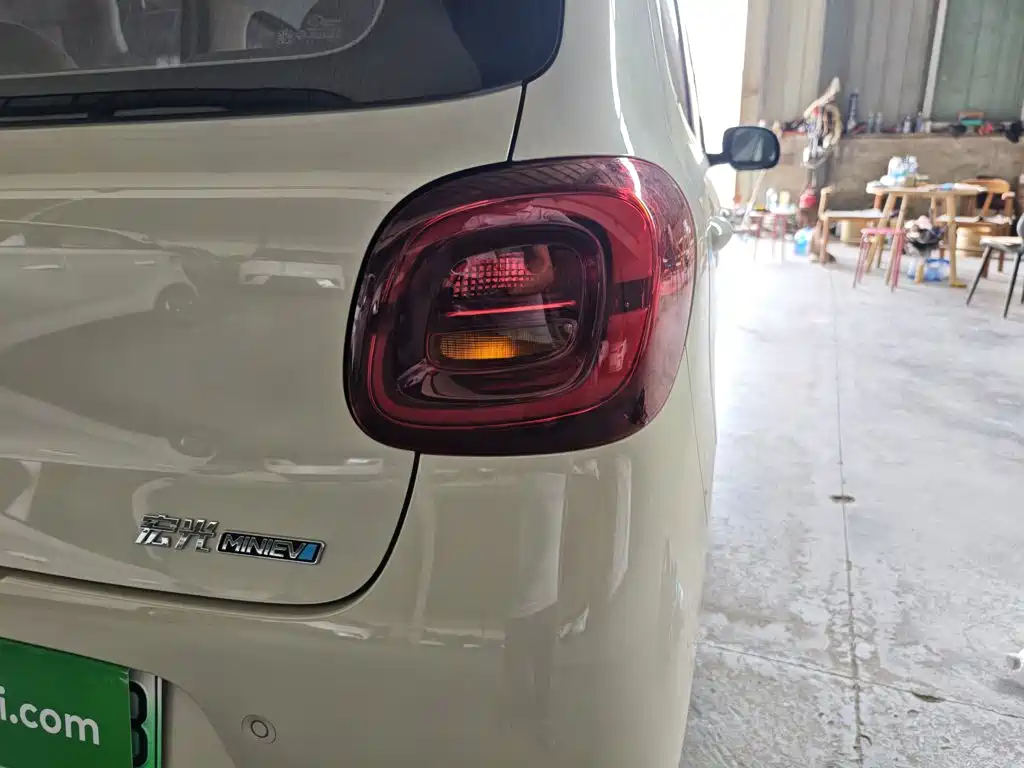 Wuling MINIEV — миниатюра 8