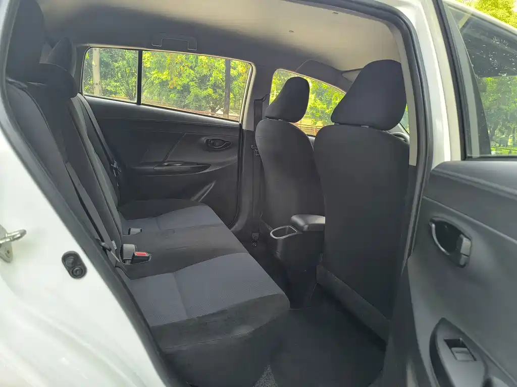 Toyota Yaris L - фото 11