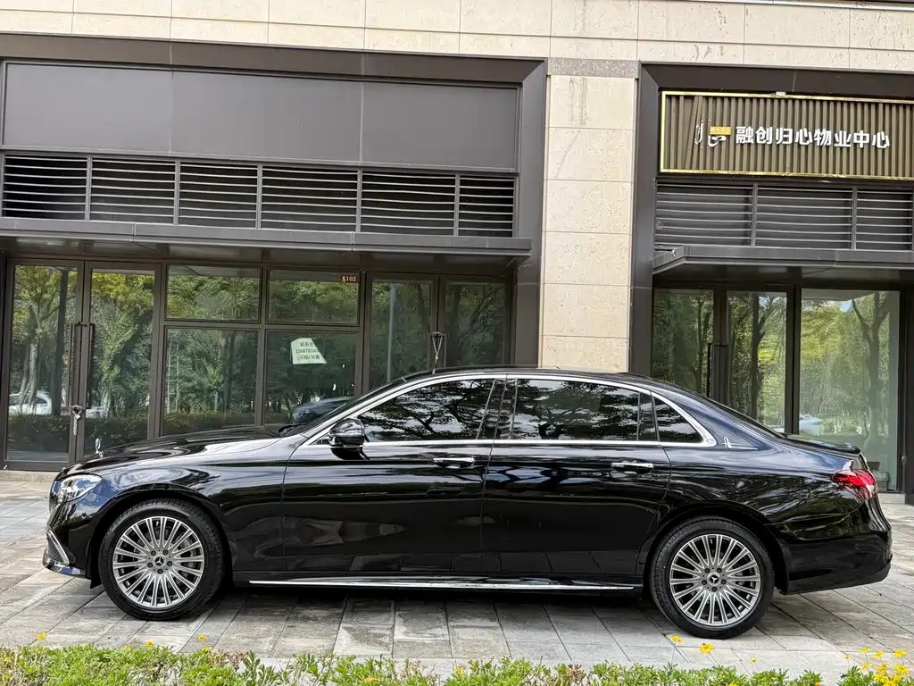 Mercedes-Benz E-Class — миниатюра 4