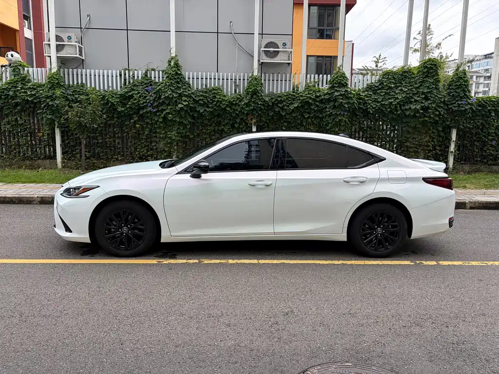 Lexus ES — миниатюра 13