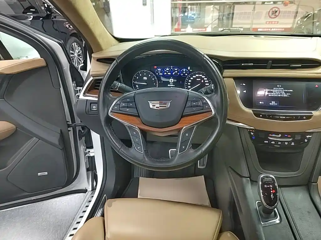 Cadillac XT5 — миниатюра 11