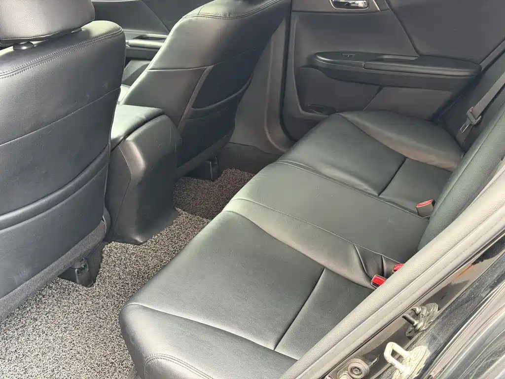 Honda Accord — миниатюра 11