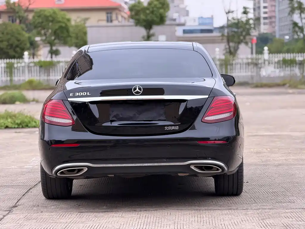 Mercedes-Benz E-Class — миниатюра 9