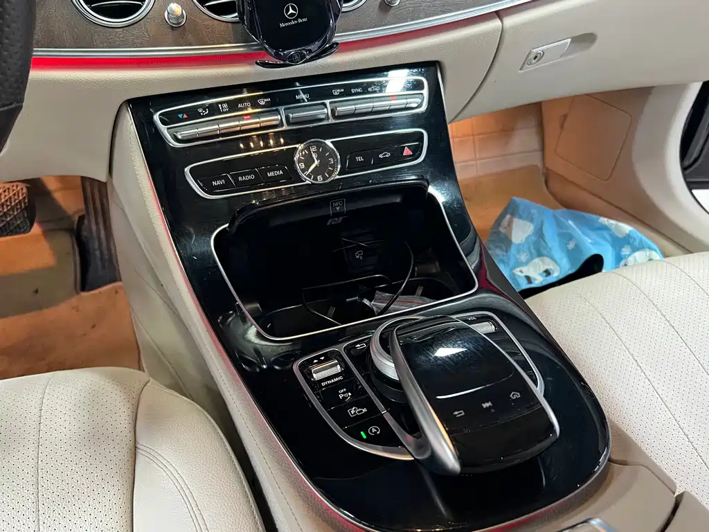 Mercedes-Benz E-Class — миниатюра 10