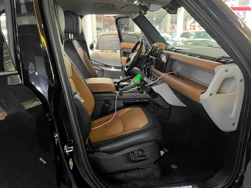 Land Rover Defender — миниатюра 7