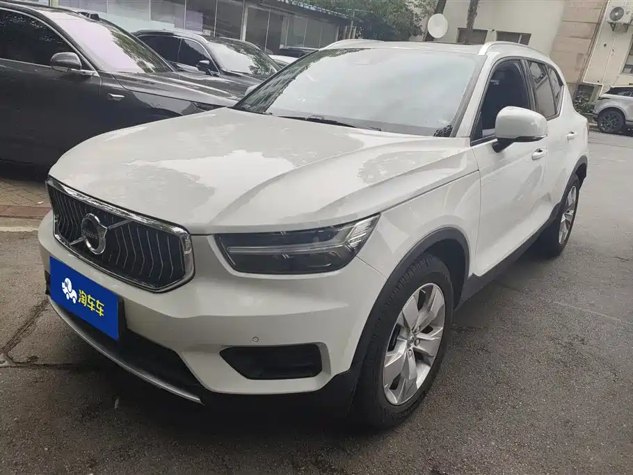 Купить Volvo XC40