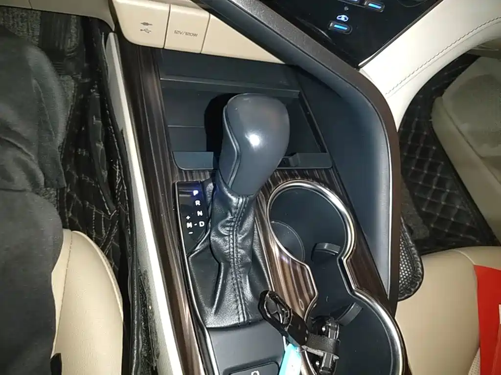 Toyota Camry — миниатюра 14