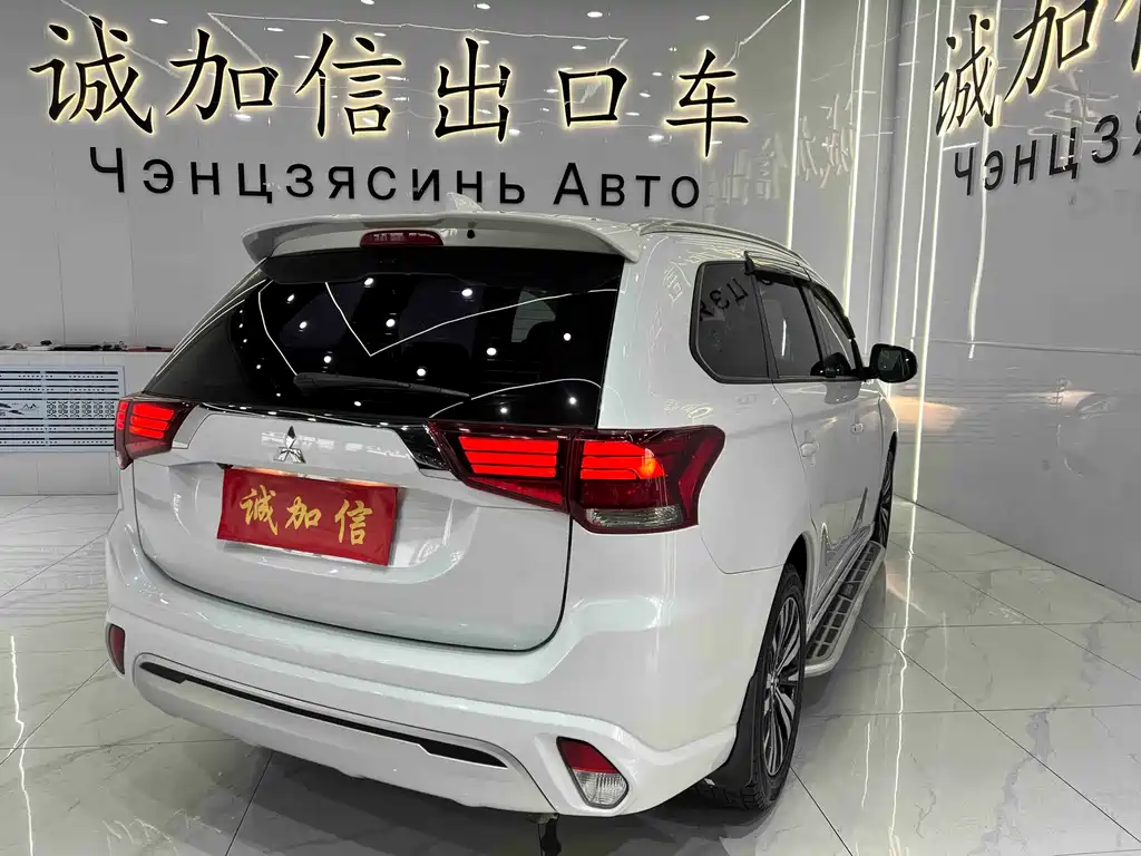 MITSUBISHI OUTLANDER