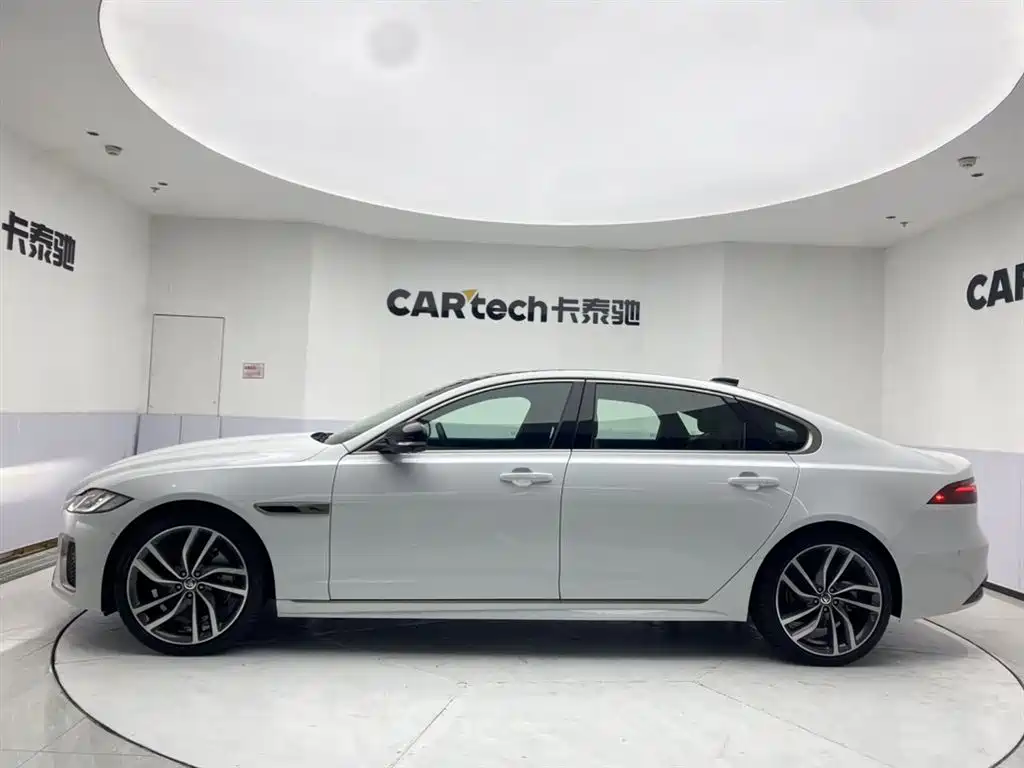 Jaguar XFL 2024 2.0T P300 Flagship Sport