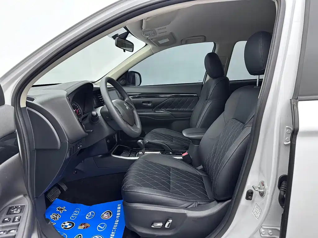 Mitsubishi Outlander — миниатюра 10