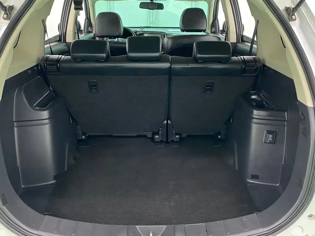 MITSUBISHI OUTLANDER