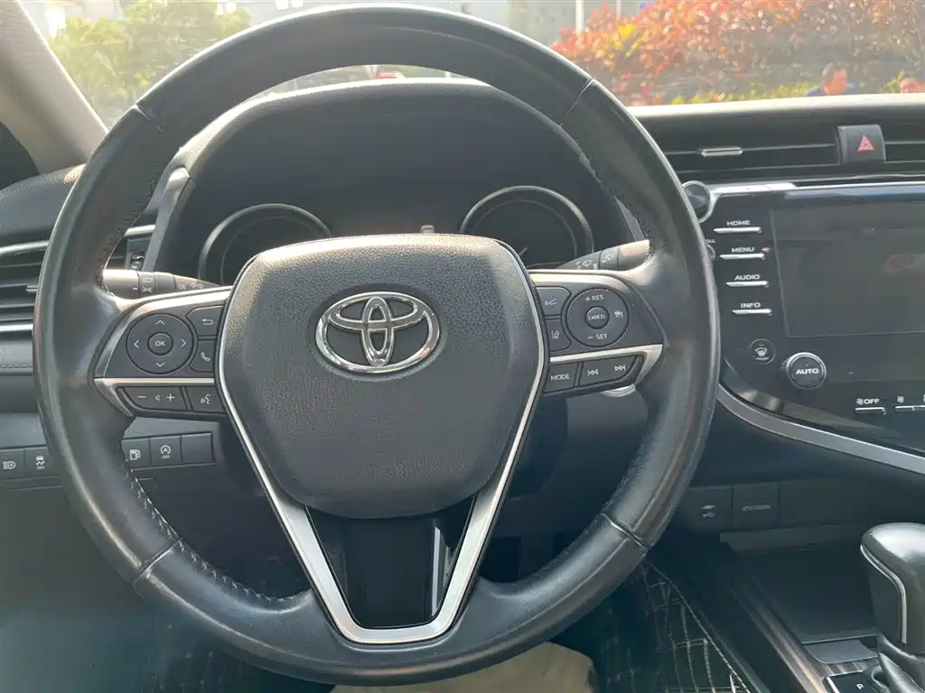 TOYOTA CAMRY