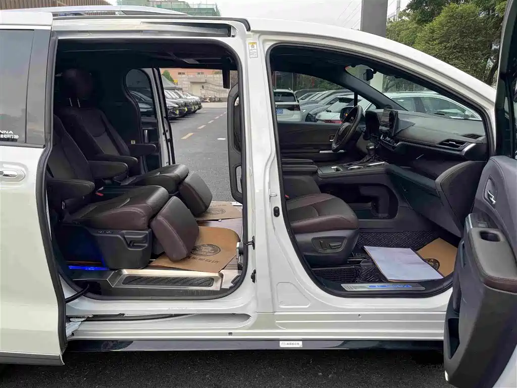 Toyota Sienna — миниатюра 17