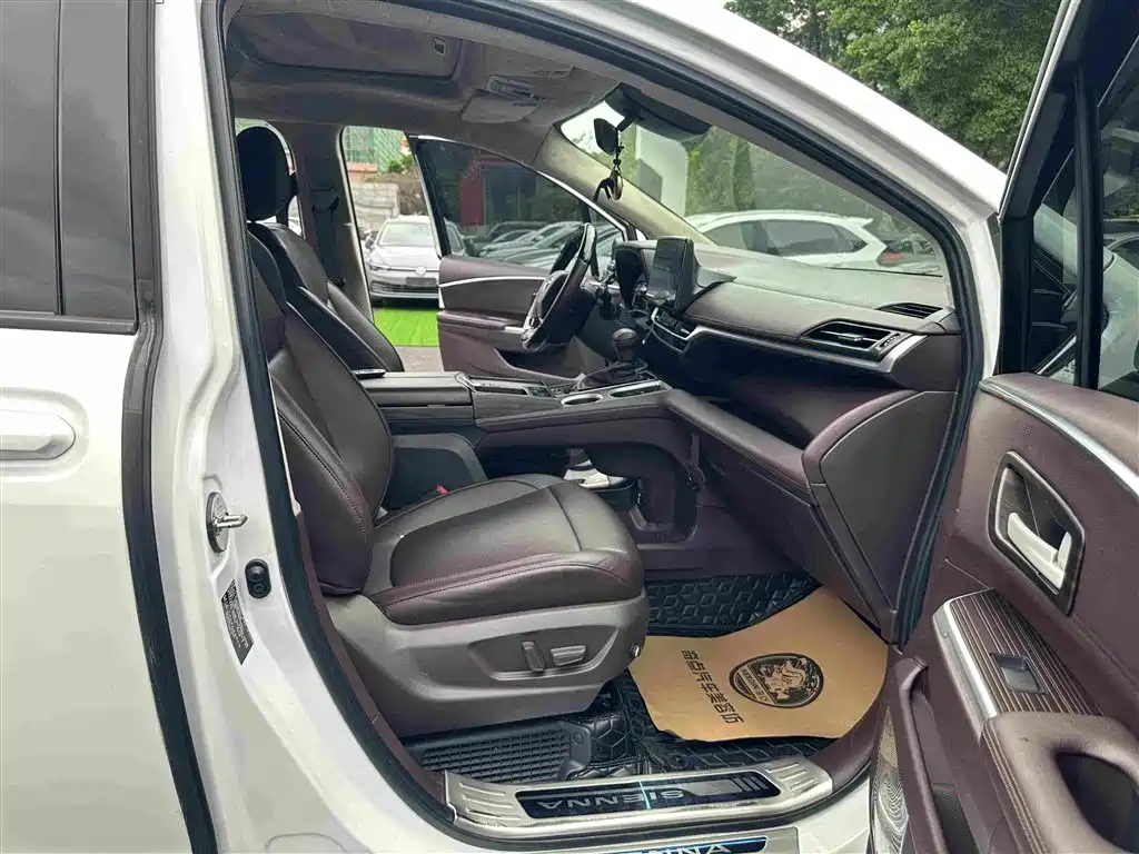 Toyota Sienna — миниатюра 10